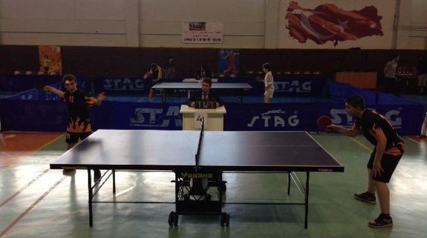 Masa Tenisi &Ccedil;ocuk Kupası M&uuml;sabakaları Yapıldı