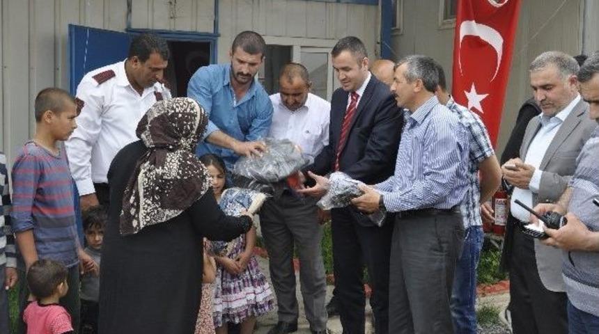 Tokat Artova'dan Suriyeli Misafirlere Giysi Yardımı
