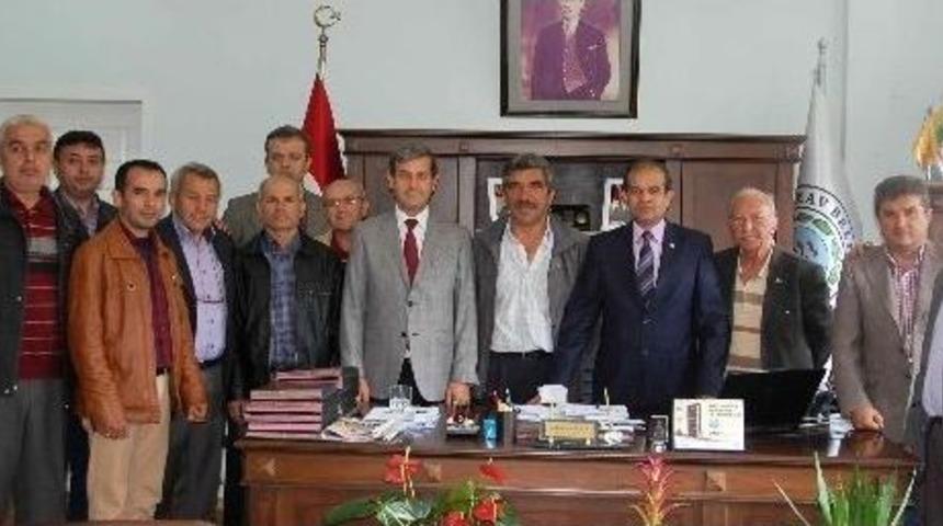 Muhtarlar Başkan &Ouml;zkan&rsquo;ı Ziyaret Etti