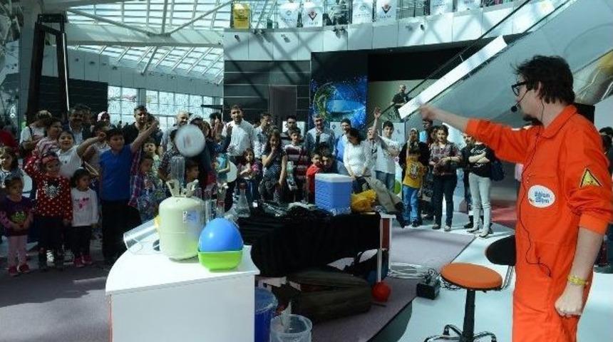 Bilim Merkezi On Binlerce Kişiyi Ağırladı