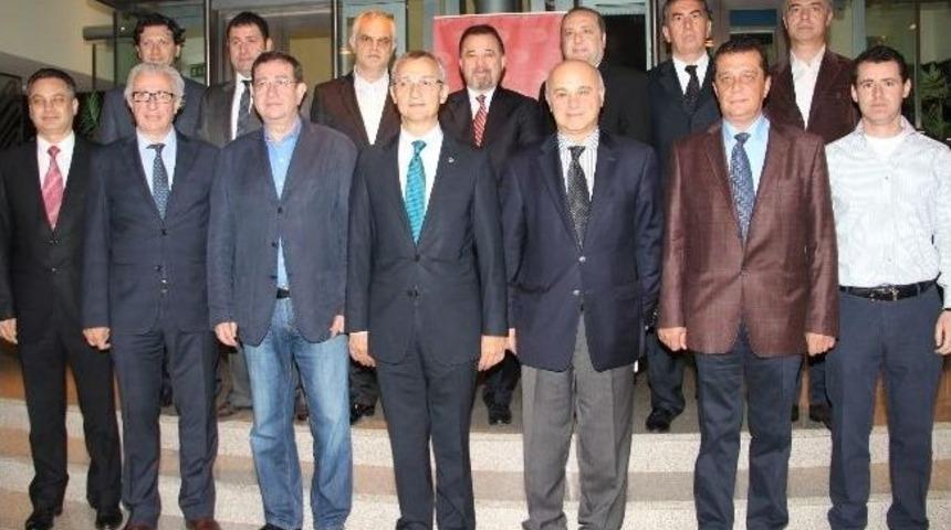 Egeli Tekstil İhracat&ccedil;ıları Sabri &Uuml;nl&uuml;t&uuml;rk'le 'devam' Dedi