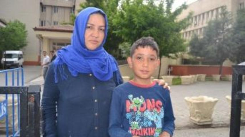 İşitme Engelli Oğlu İ&ccedil;in Yardım Bekliyor