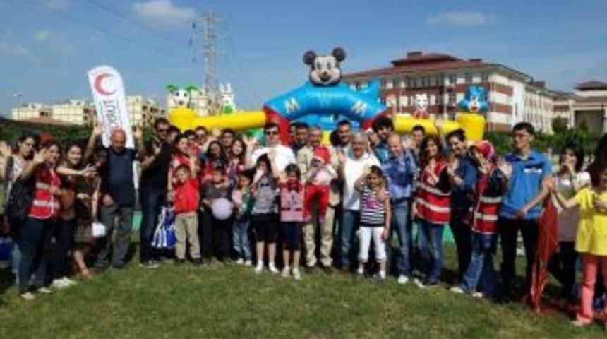 T&uuml;rk Kızılayı &Ccedil;ocukları Mutlu Etti