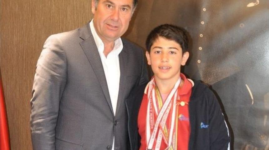 Bodrumlu Kareteci Fırat &Ccedil;etin&rsquo;den Bir Madalya Daha