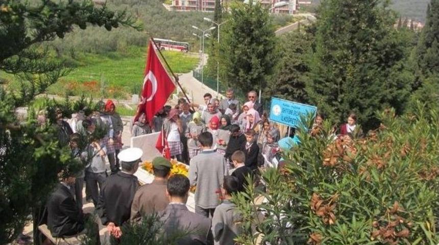 &Ouml;ğrenciler Okullarına Adını Veren Şehidi Unutmadı