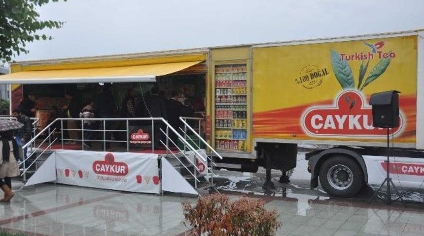 Çaykur Tır'la Çay Dağıttı