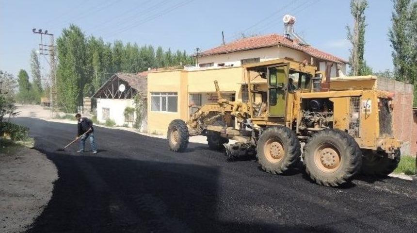 Yeşilyurt Belediyesi Asfalt &Ccedil;alışmalarını S&uuml;rd&uuml;r&uuml;yor