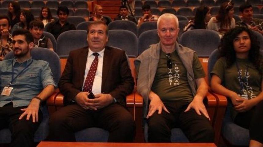 Pa&uuml;&rsquo;de Tiyatro Festivali Başladı