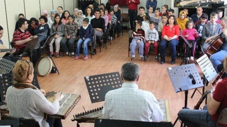 Devlet Klasik T&uuml;rk M&uuml;ziği Korosu'nun Eğitim Konserleri Devam Ediyor