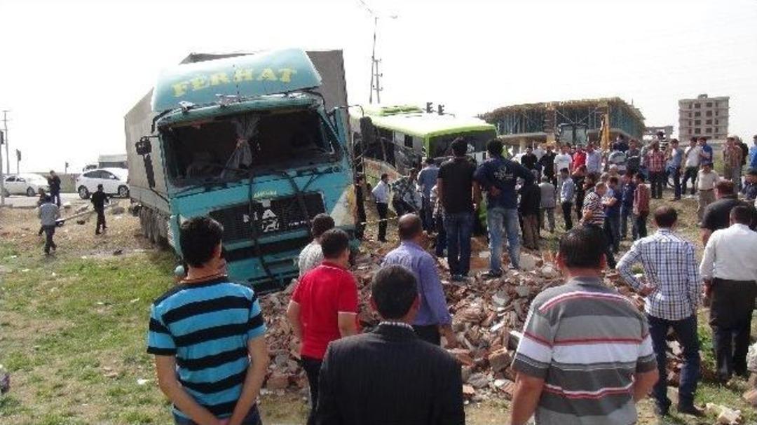 Kızıltepe'de Trafik Kazası: 28 Yaralı