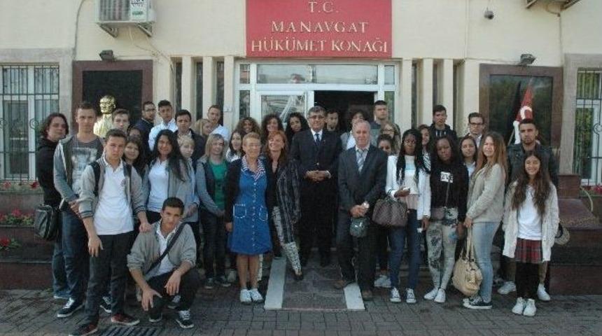 Bel&ccedil;ikalı &Ouml;ğrenciler Kaymakam Bulgurlu&rsquo;yu Ziyaret Etti