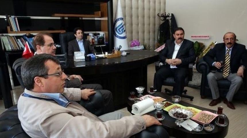 Rekt&ouml;r Coşkun&rsquo;dan İ.i.b.f Dekanı Hayırlı Olsun Ziyareti