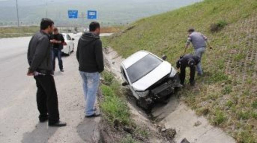 Otomobil Su Kanalına Girdi: 1 Yaralı