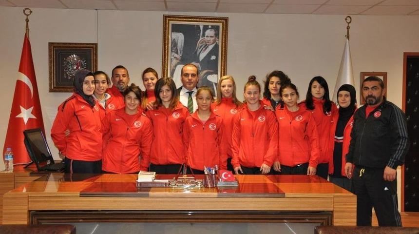 Milli G&uuml;reş&ccedil;iler Bulgarsitan'a Uğurlandı