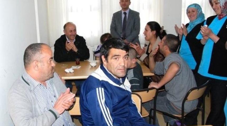 Vali Azizoğlu, Rehabilitasyon Merkezi&rsquo;ni Ziyaret Etti