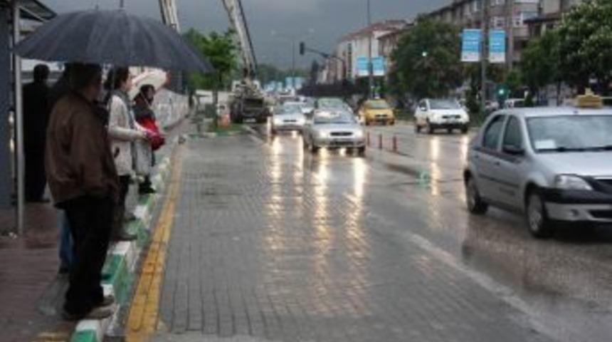 Bursa&rsquo;da Yağmur Hız Kesemeden Devam Ediyor
