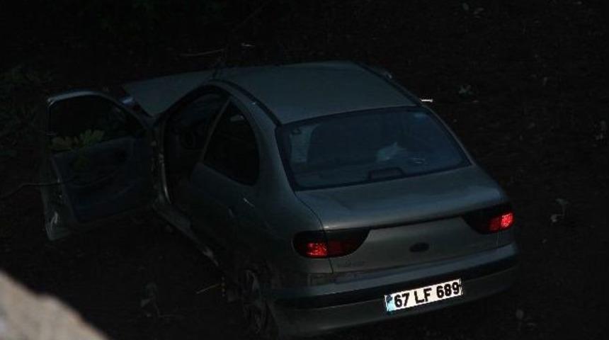 Otomobil 30 Metrelik U&ccedil;uruma Yuvarlandı: 4 Yaralı