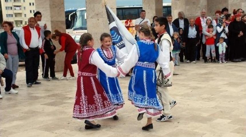 Bulgar Halk Dansları Didim&rsquo;de Oyunlarını Sergiledi