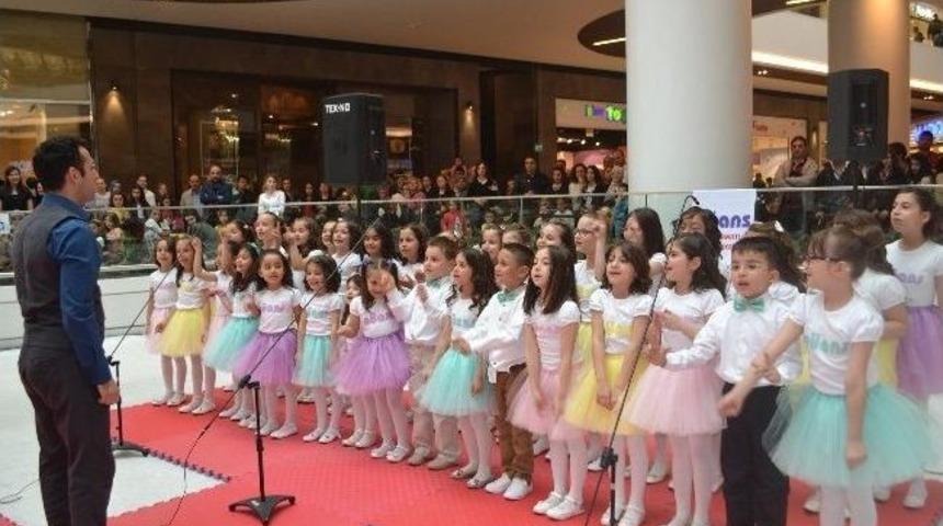 Samsun'un İlk Çok Sesli Çocuk Korosu Piazza'da