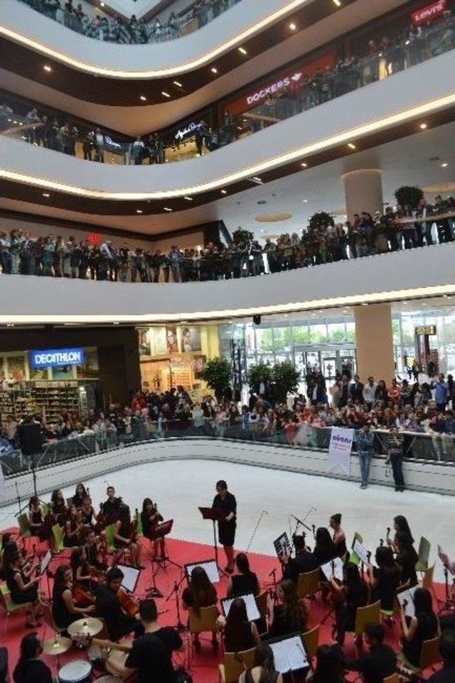 Samsun'un İlk Çok Sesli Çocuk Korosu Piazza'da