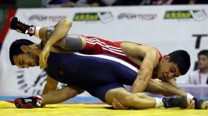 Selçuk’un Güreşçileri Türkiye Şampiyonu Oldu