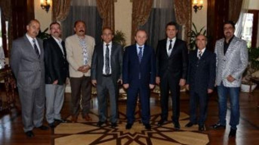 Kırşehirliler Derneği&rsquo;nden Vali &Ouml;zt&uuml;rk&rsquo;e Ziyaret