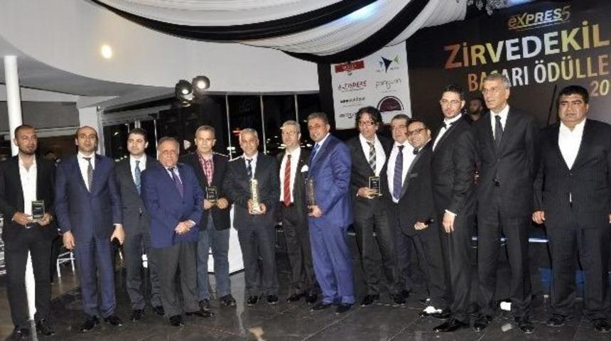 Zirvedekiler &Ouml;d&uuml;llerini Aldı