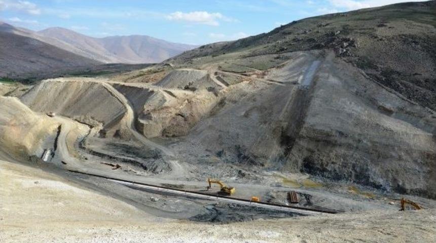 Dsi 13. B&ouml;lge M&uuml;d&uuml;r&uuml; &Ouml;zg&uuml;r, G&ouml;let İnşaatlarında İncelemeler Yaptı