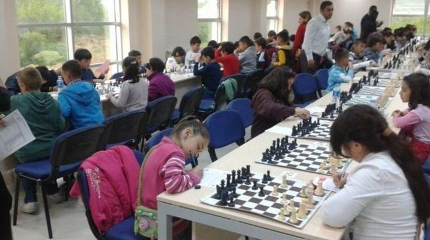 Satran&ccedil; Turnuvası Yapıldı