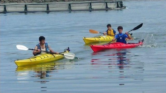 Trabzon’da İlk Defa Deniz Kanosu Yarışları Beşikdüzü’nde Yapıldı