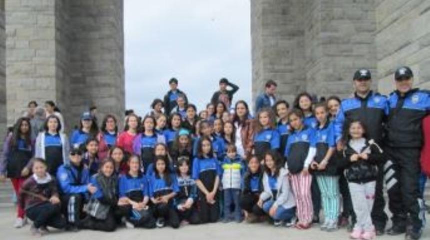 Gemlikli &Ccedil;ocuklar Şehitlikleri Gezdi