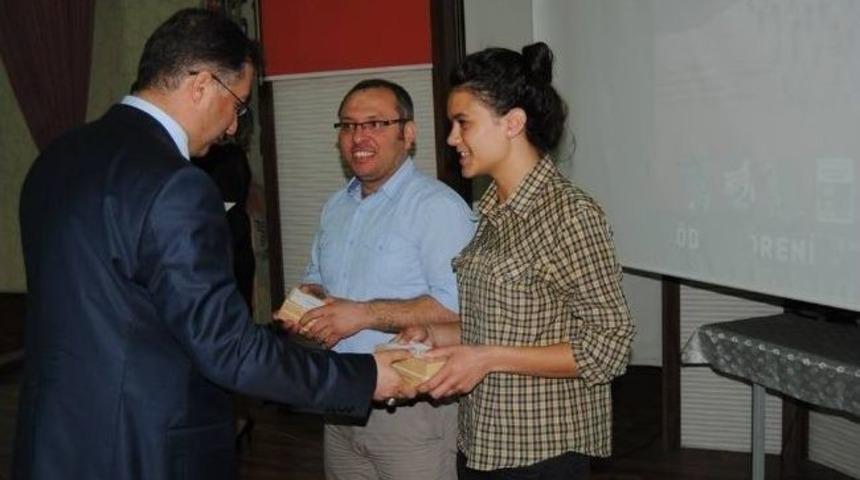 Sakaryalı &Ouml;ğrenci Kitap Okuma Yarışmasında T&uuml;rkiye Birincisi Oldu