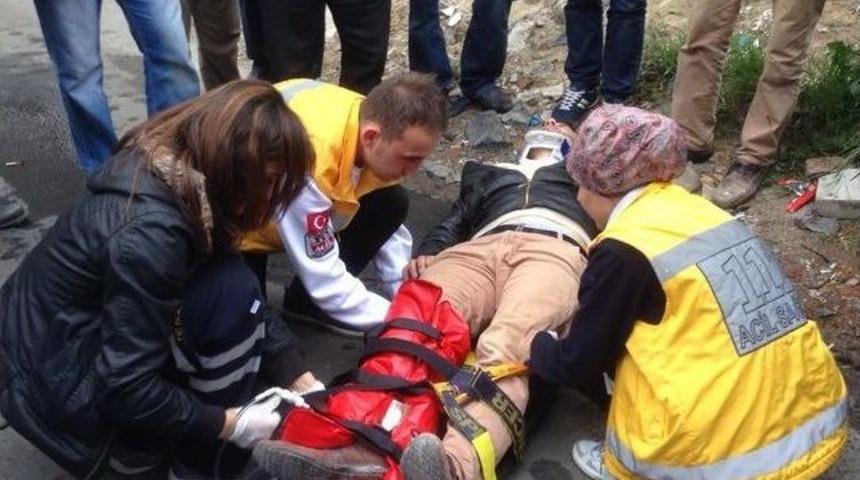 Motosiklet, Ticari Araca &Ccedil;arptı: 1 Yaralı