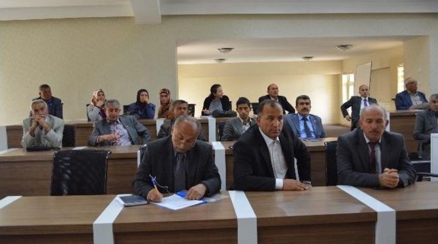 Muhtarlar Ve Memurlar İ&ccedil;in Bilgilendirme Toplantısı D&uuml;zenlendi