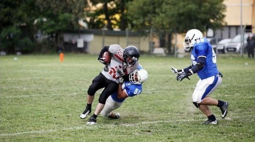 Amiraller, &Uuml;nilig Şampiyonluğuna Gidiyor