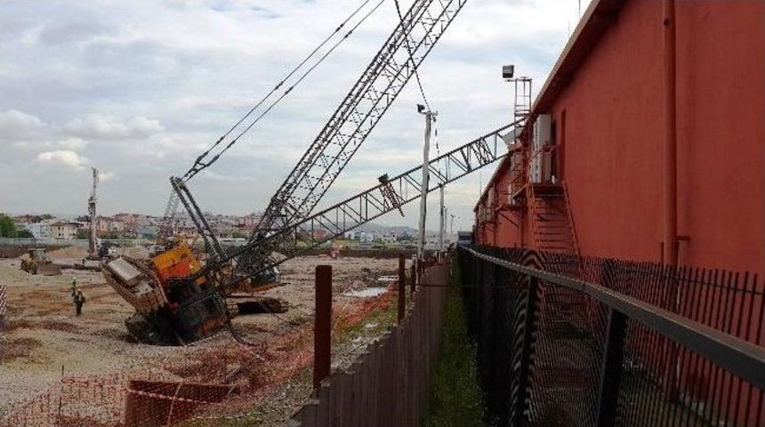 Avm'nin &Ccedil;atısına Vin&ccedil; D&uuml;şt&uuml;