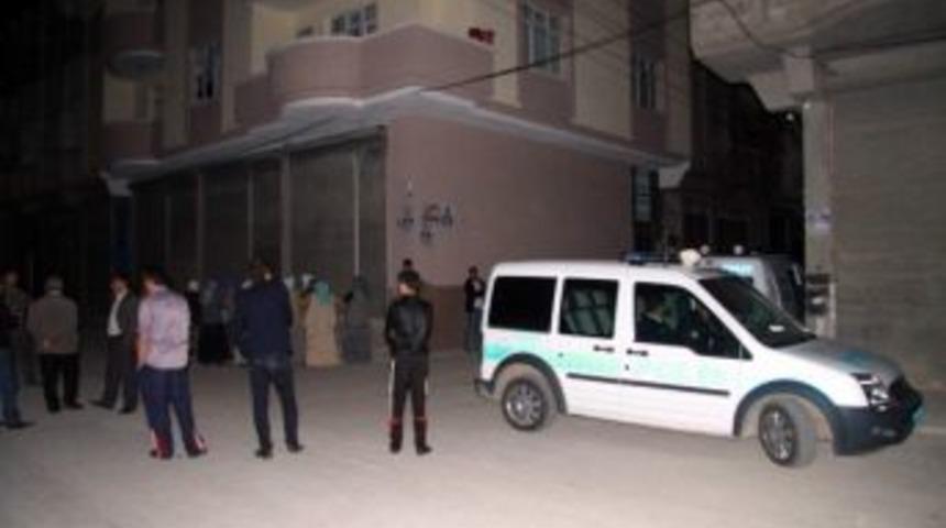 3 &Ccedil;ocuk Annesi 4. Kattan Atlayarak İntihar Etti