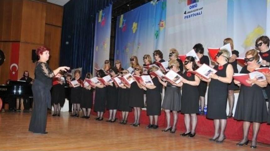 Om&uuml;&rsquo;de Kadınlar Konseri