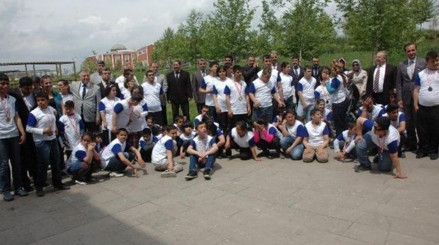 Down Sendromu 150 Sporcu Kıyasıya Yarıştı