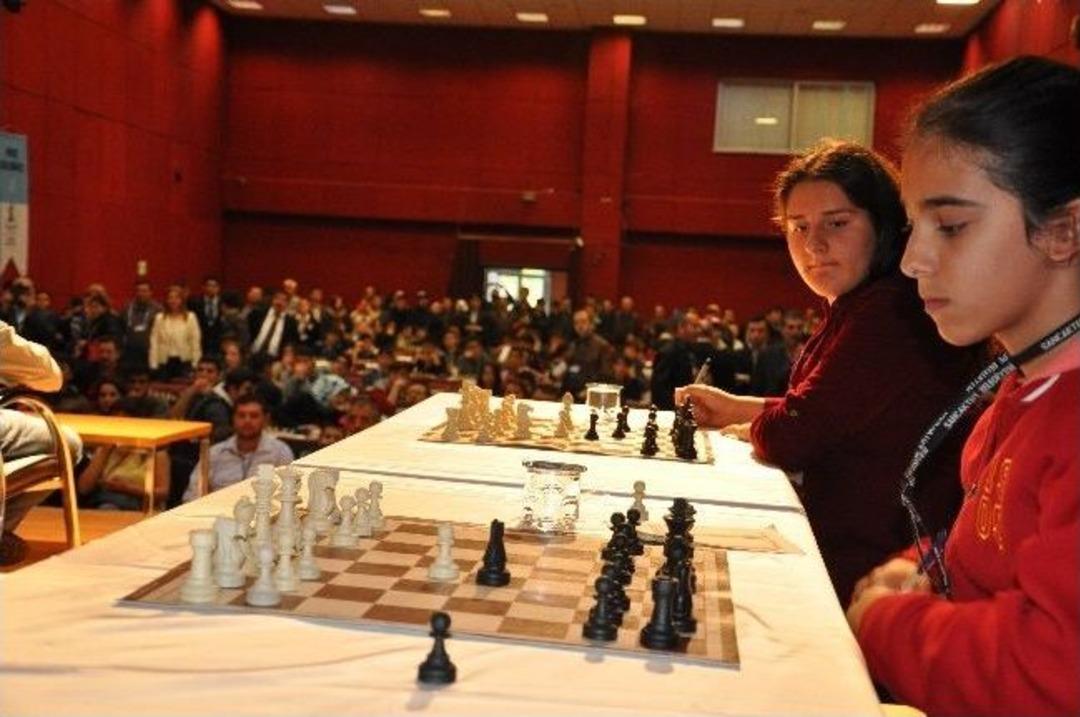 Milli Oyuncu K&ouml;rleme Oyunuyla İzleyicileri Mest Etti