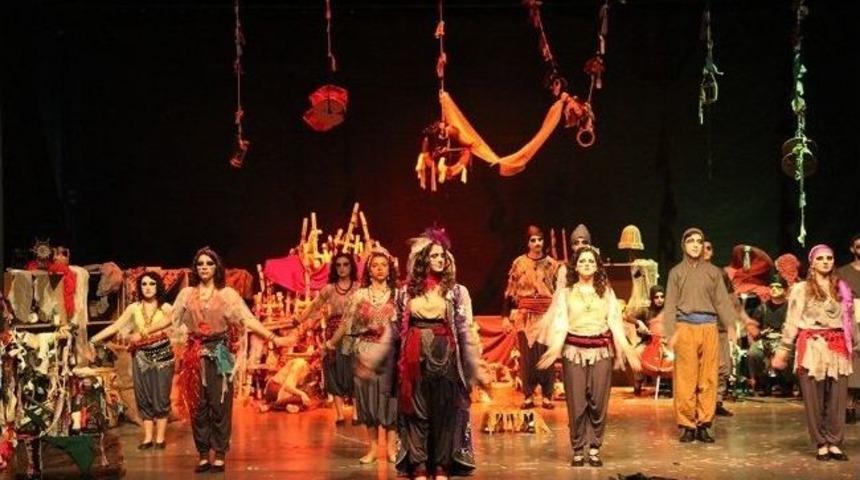 5. Liselerarası Tiyatro Şenliği &lsquo;istanbul&rsquo;un Efendisi&rsquo; İsimli Oyun İle A&ccedil;ıldı