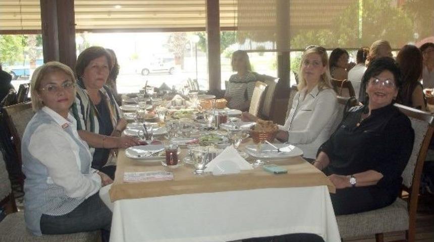 Ka.der Kadın Se&ccedil;ilmişlerle Buluştu