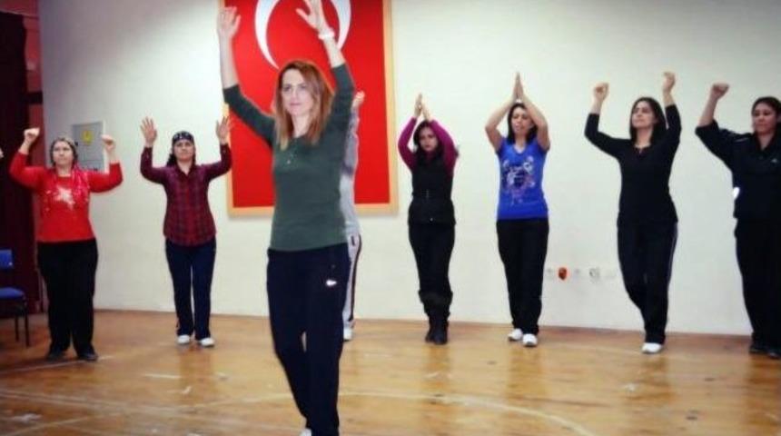 Velilere Sertifikaları Verildi