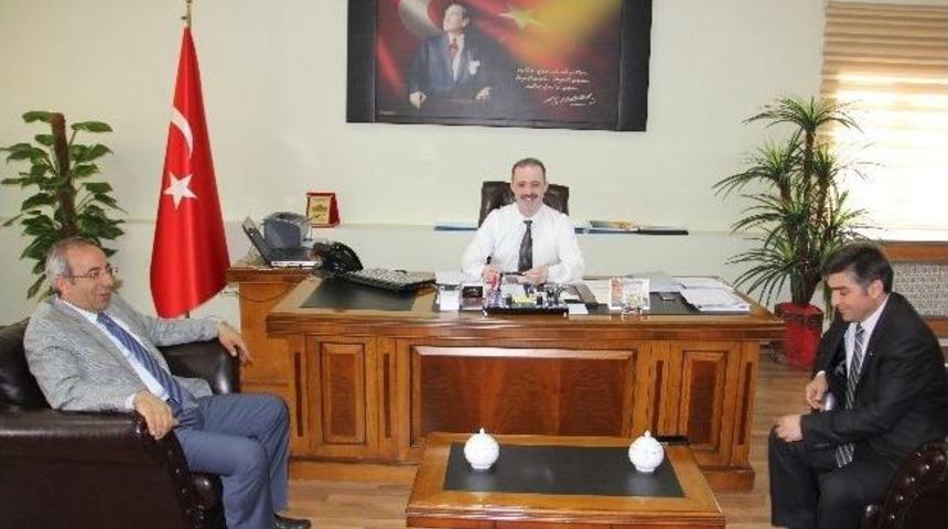 Rekt&ouml;r Battal&rsquo;dan Başkan &Ouml;zg&ouml;k&ccedil;e&rsquo;ye Ziyaret