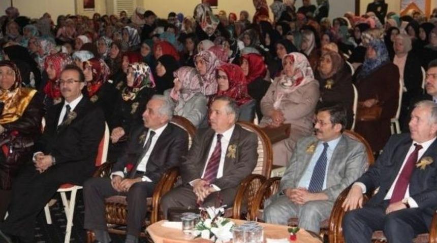 M&uuml;ft&uuml; Serenli Derince&rsquo;de D&uuml;zenlen Kutlu Doğum Programına Katıldı