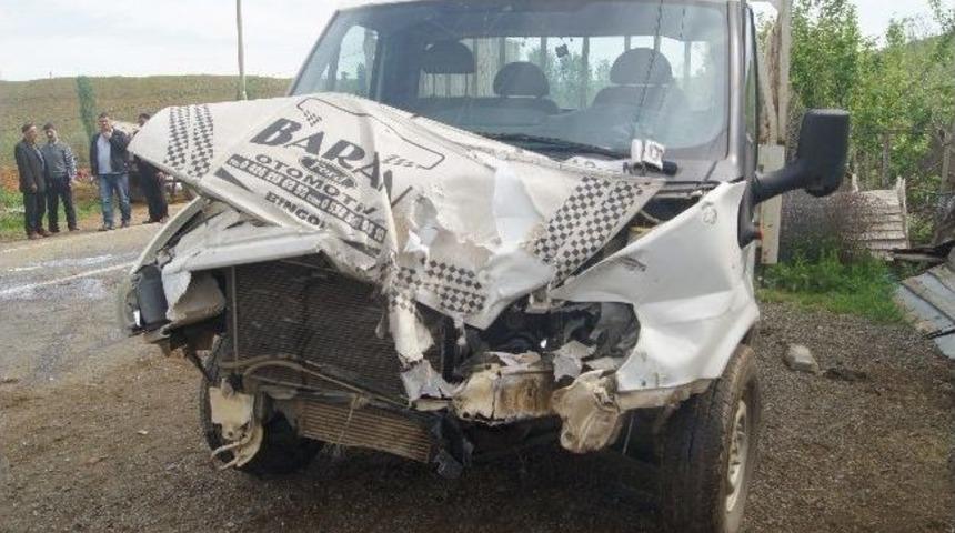 Bing&ouml;l&rsquo;de Trafik Kazası: 11 Yaralı