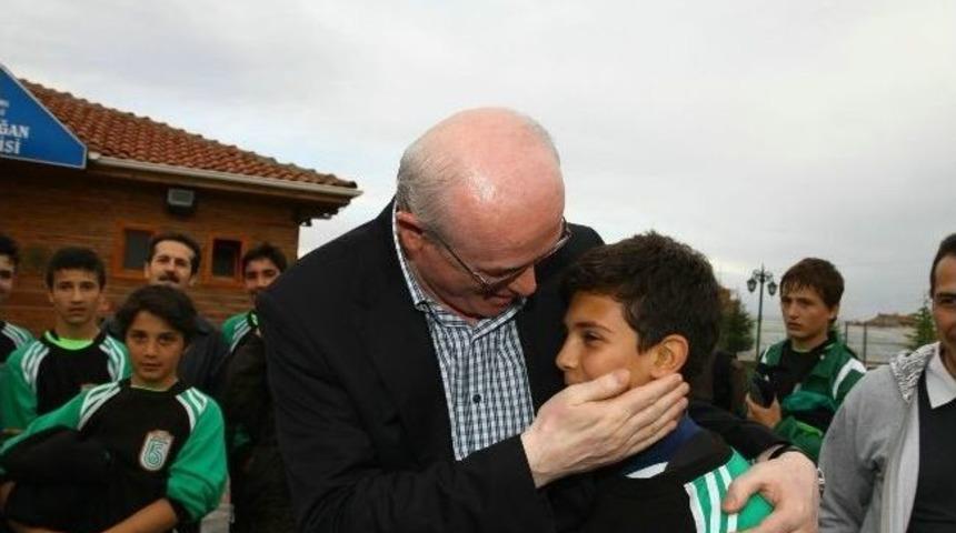 Başkan Kurt, Spor Tesislerini Ziyaret Etti