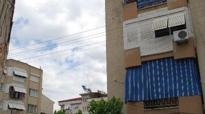 Yaşlı Kadın Beşinci Kattan Atlayarak İntihar Etti