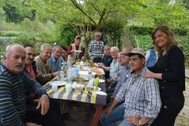 Türk Müziği Derneği Üyeleri Piknikte Kendilerine Konser Verdi