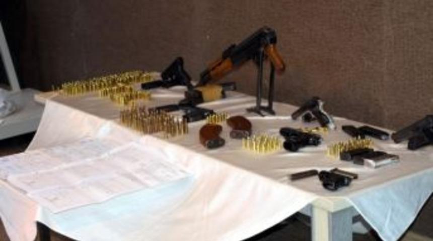 Polisten Tefeci Operasyonu: 18 G&ouml;zaltı